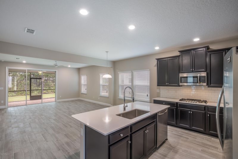 1808 Mathews Manor Dr, Jacksonville, FL 32211