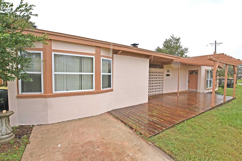 1808 Mindanao Dr, Jacksonville, FL 32246
