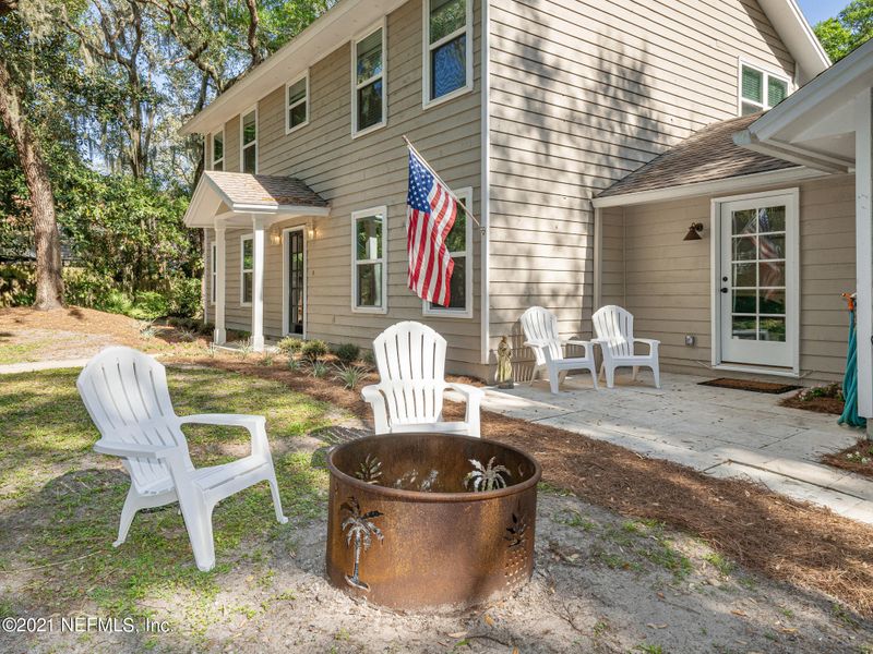 1815 Hickory Ln, Atlantic Beach, FL 32233