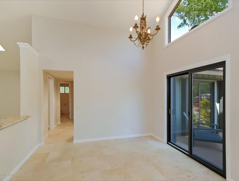 1821 W Twelve Oaks Ln, Neptune Beach, FL 32266