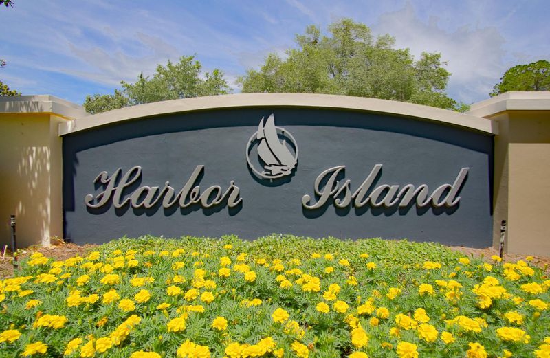 1824 Harbor Island Dr, Fleming Island, FL 32003
