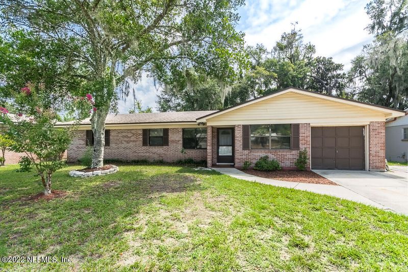 1825 Grove Park Dr, Orange Park, FL 32073