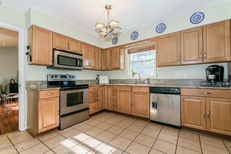 1831 Twelve Oaks Ln S, Neptune Beach, FL 32266