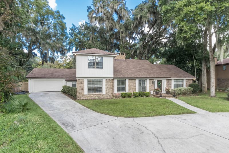 1833 Christopher Point Rd N, Jacksonville, FL 32217