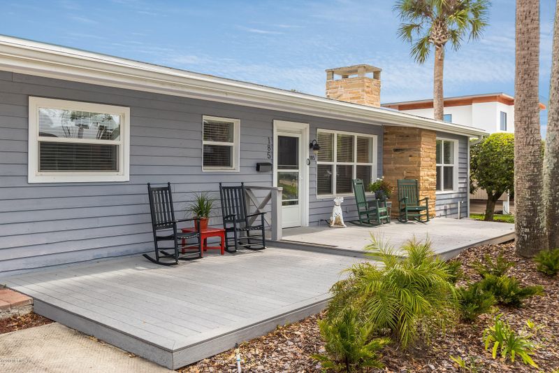 185 8th St, Atlantic Beach, FL 32233