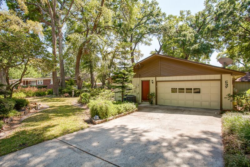 1859 River Bluff Rd N, Jacksonville, FL 32211