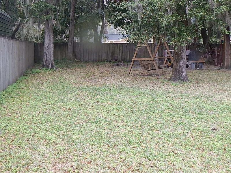 1867 Swiss Oaks St, St Johns, FL 32259