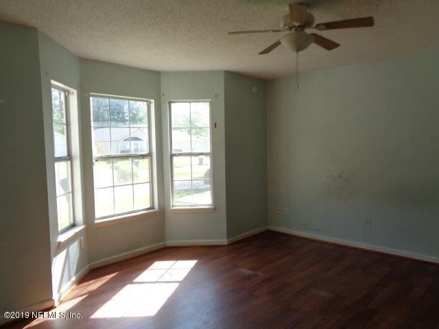 1892 Hunters Trace Cir, Middleburg, FL 32068