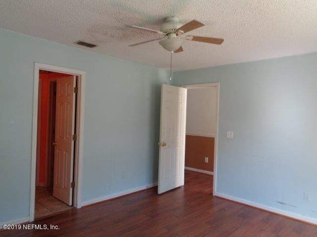 1892 Hunters Trace Cir, Middleburg, FL 32068