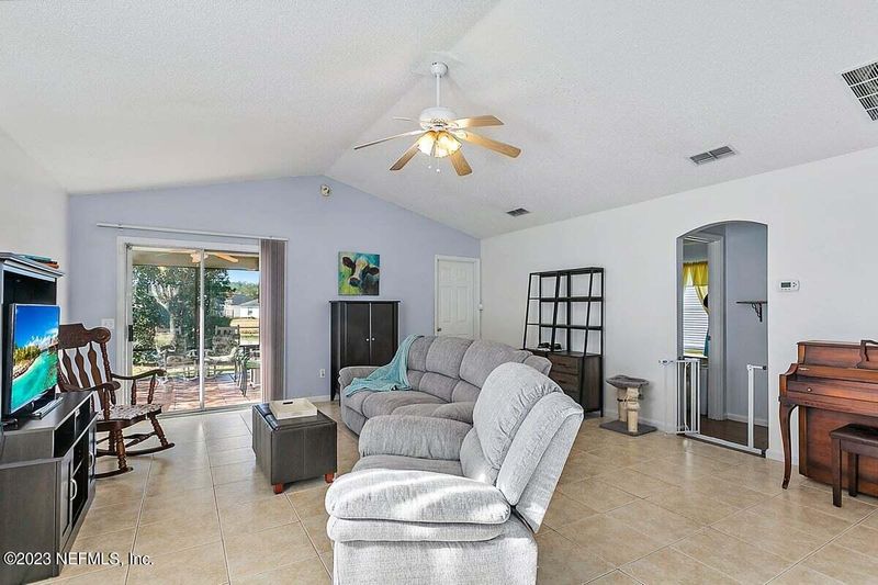 1900 Hunters Trace Cir, Middleburg, FL 32068