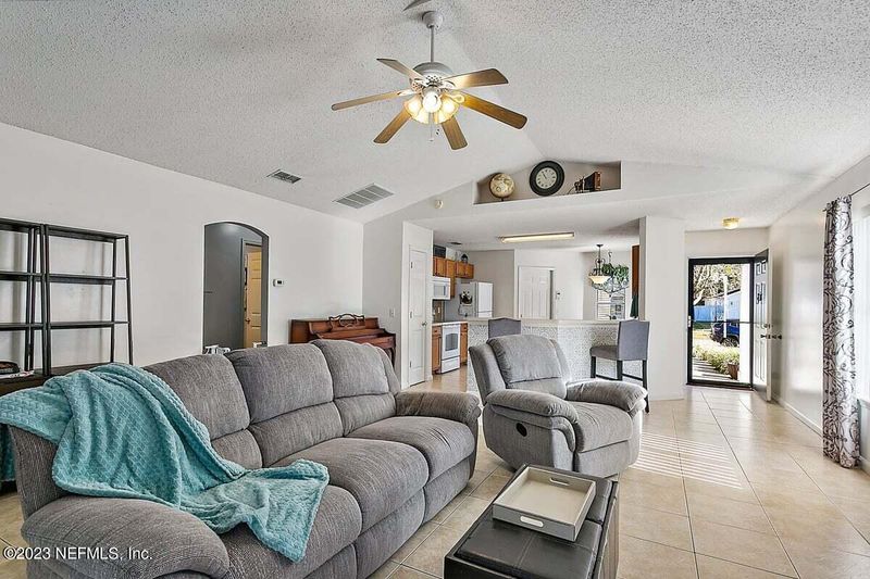 1900 Hunters Trace Cir, Middleburg, FL 32068