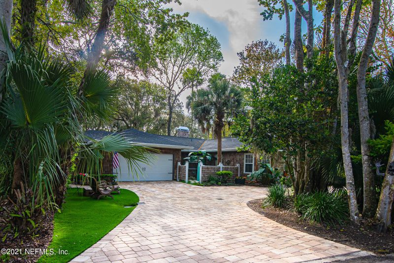 1907 Creekside Cir, Atlantic Beach, FL 32233