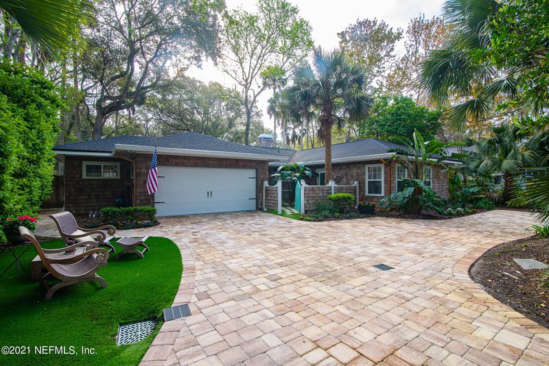 1907 Creekside Cir, Atlantic Beach, FL 32233
