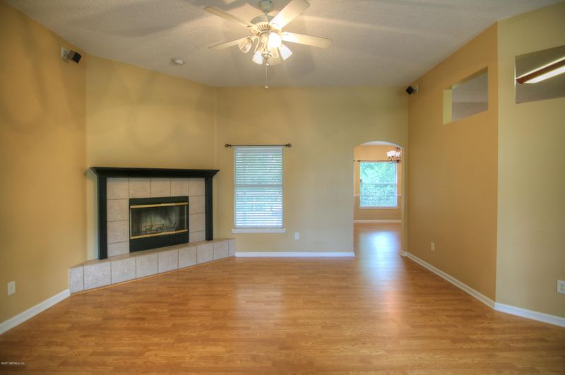 1908 Village Glen Dr, St Johns, FL 32259