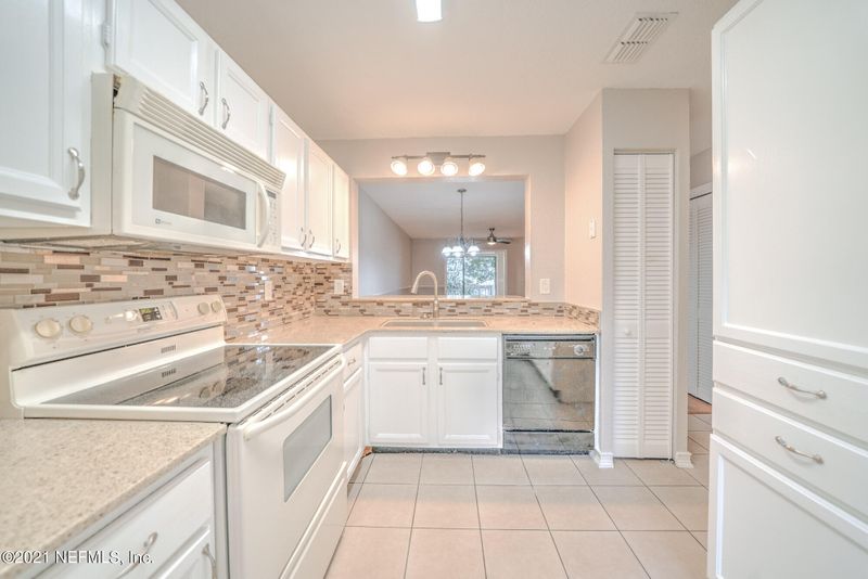 1909 University Blvd #602, Jacksonville, FL 32216