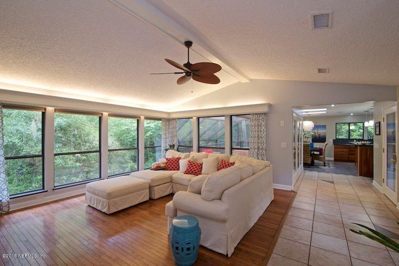 1918 Hickory Ln, Atlantic Beach, FL 32233