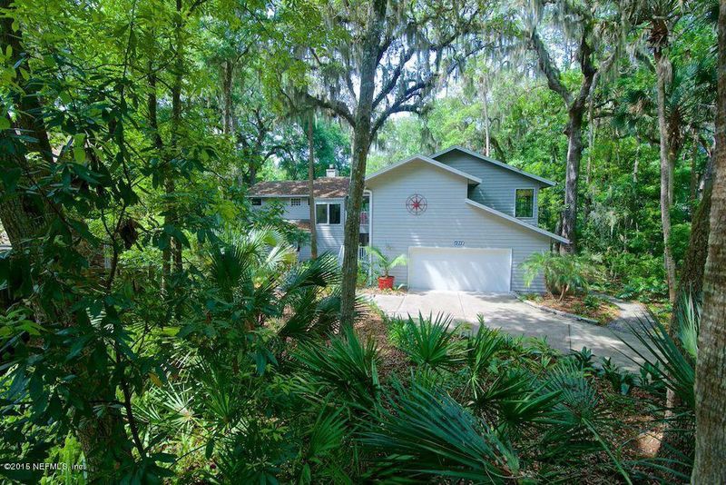 1918 Hickory Ln, Atlantic Beach, FL 32233
