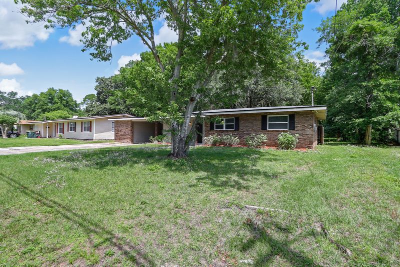 1921 Debutante Dr, Jacksonville, FL 32246