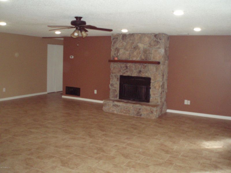 1934 Logging Ln, Jacksonville, FL 32221