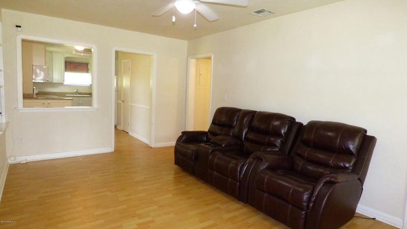 1940 Burkholder Cir E, Jacksonville, FL 32216