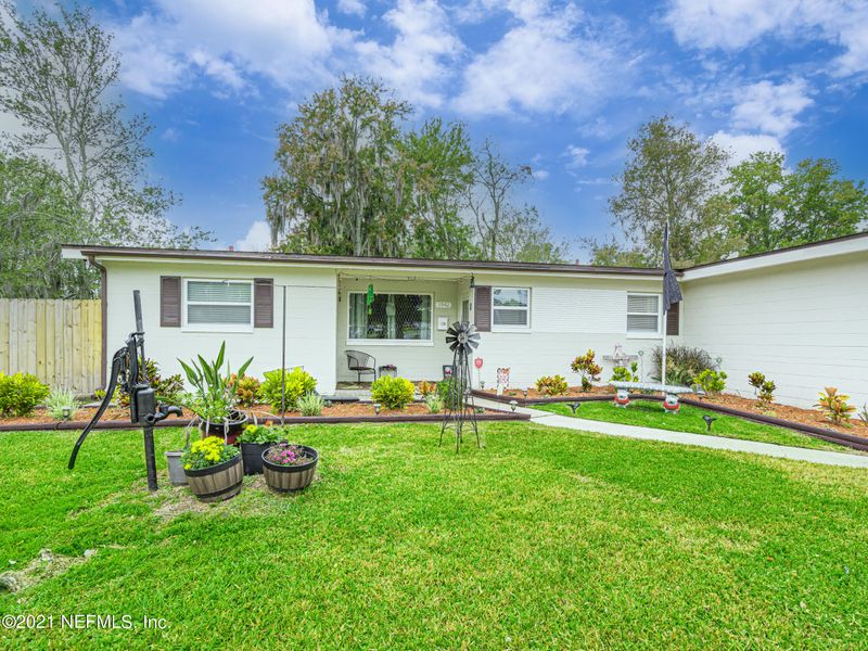1942 Valens Dr E, Jacksonville, FL 32216