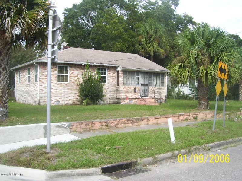 1943 College Cir S, Jacksonville, FL 32209