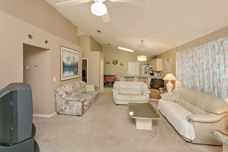 1946 Running River Rd, Jacksonville, FL 32225