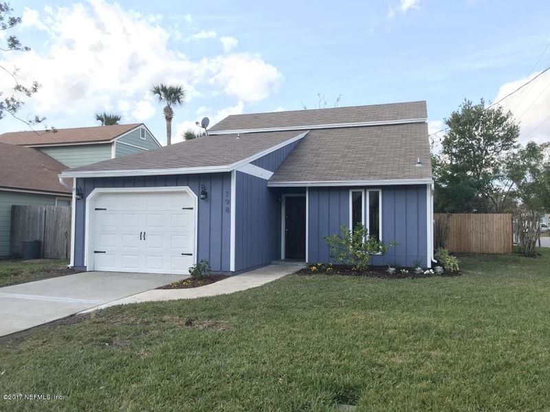 198 Pine St, Atlantic Beach, FL 32233
