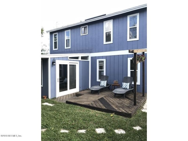 198 Pine St, Atlantic Beach, FL 32233