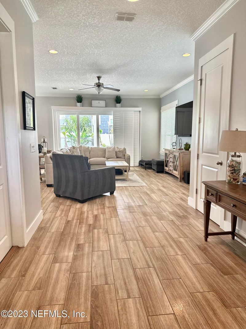200 Seagate Ave, Neptune Beach, FL 32266