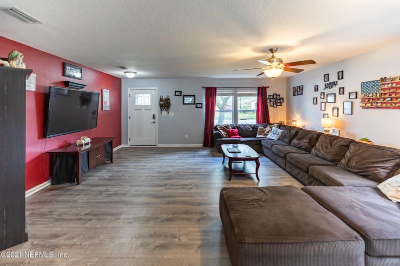 2003 Tomahawk Dr, Middleburg, FL 32068