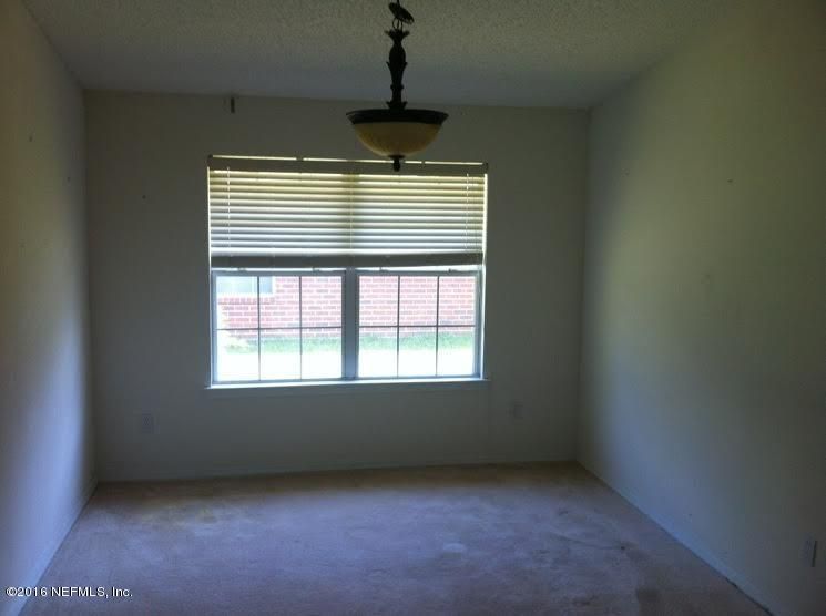 2007 Valley Crossing Dr, Jacksonville, FL 32210