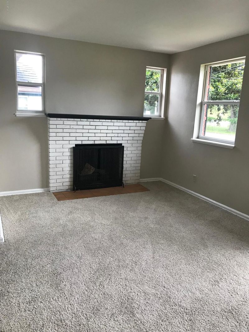 2010 Taunton Rd, Jacksonville, FL 32207