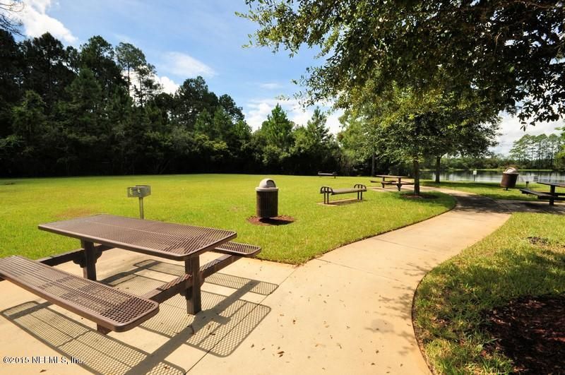 2017 April Oaks Dr, Jacksonville, FL 32221