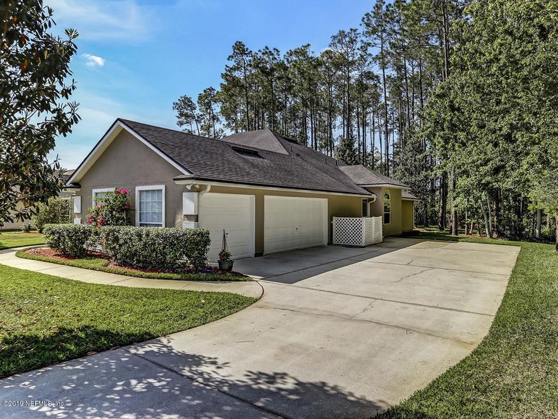 202 Greenfield Dr, Jacksonville, FL 32259