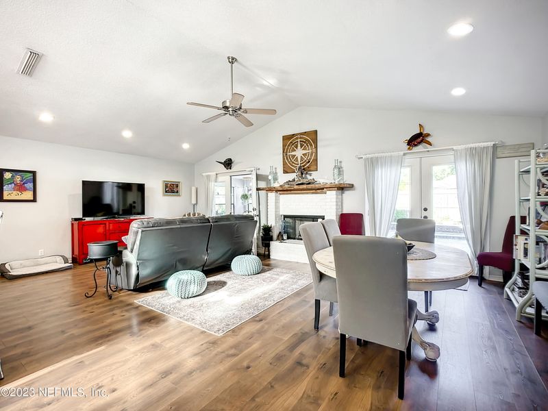 2020 Penman Rd, Neptune Beach, FL 32266