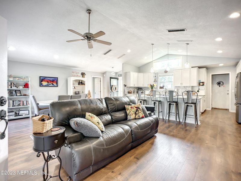 2020 Penman Rd, Neptune Beach, FL 32266