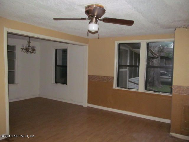 2027 Curry Ln, Jacksonville, FL 32207