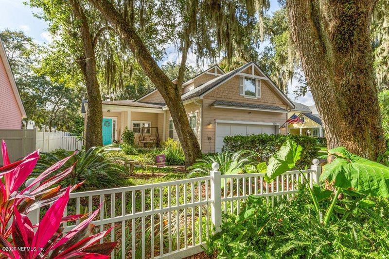 2028 Paradise Oaks Ct, Atlantic Beach, FL 32233