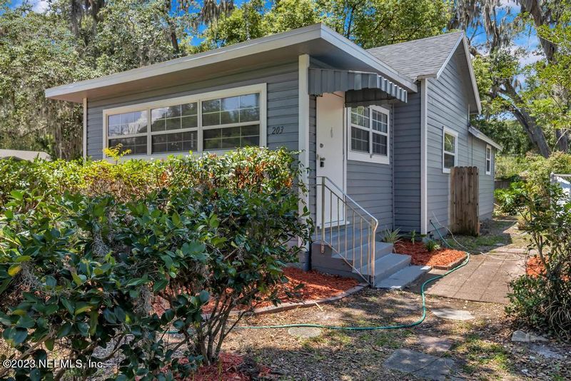 203 Pine Ave S, Green Cove Springs, FL 32043