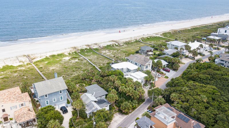 2031 Beach Ave, Atlantic Beach, FL 32233