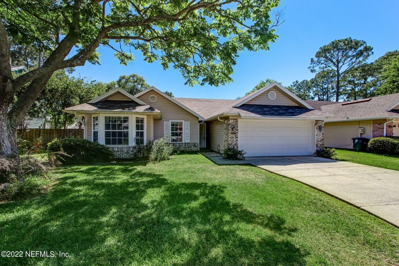 2040 St Martins Dr E, Jacksonville, FL 32246