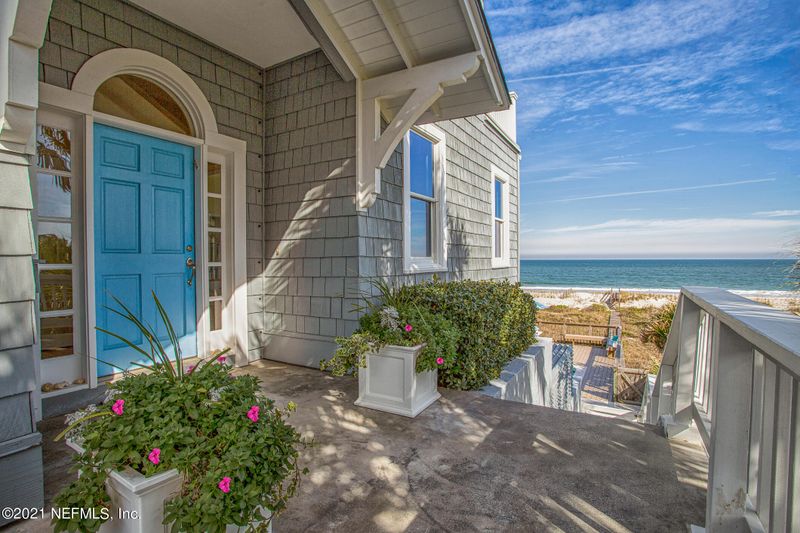 2041 Beach Ave, Atlantic Beach, FL 32233