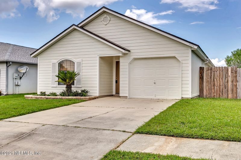 2044 Hunters Trace Cir, Middleburg, FL 32068