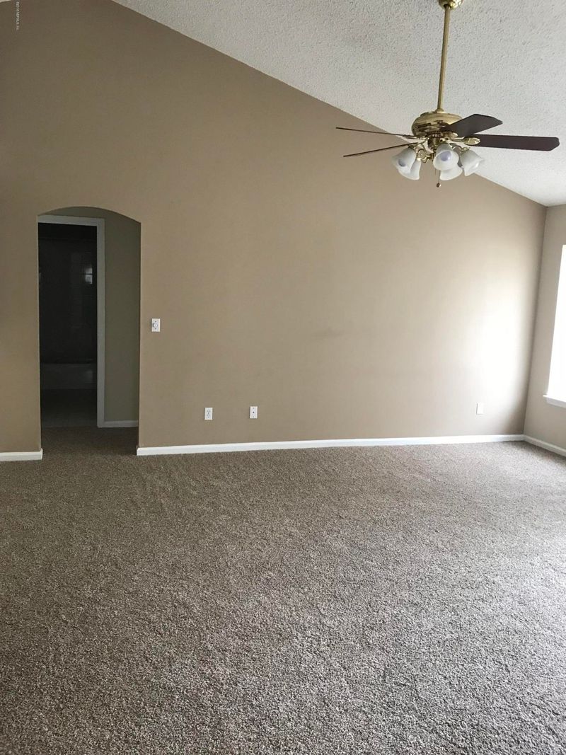 2049 Hunters Trace Cir, Middleburg, FL 32068