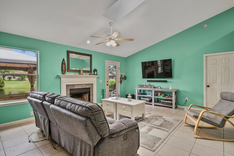 2051 St Martins Dr E, Jacksonville, FL 32246