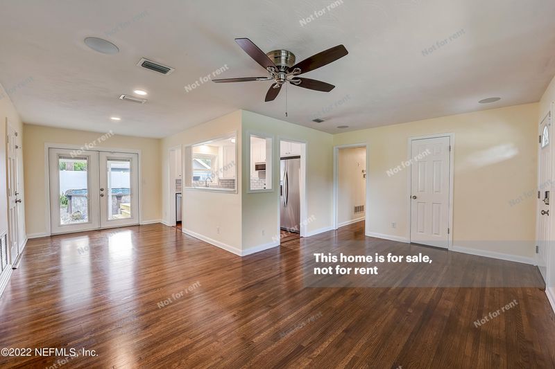 2067 Valens Dr, Jacksonville, FL 32216