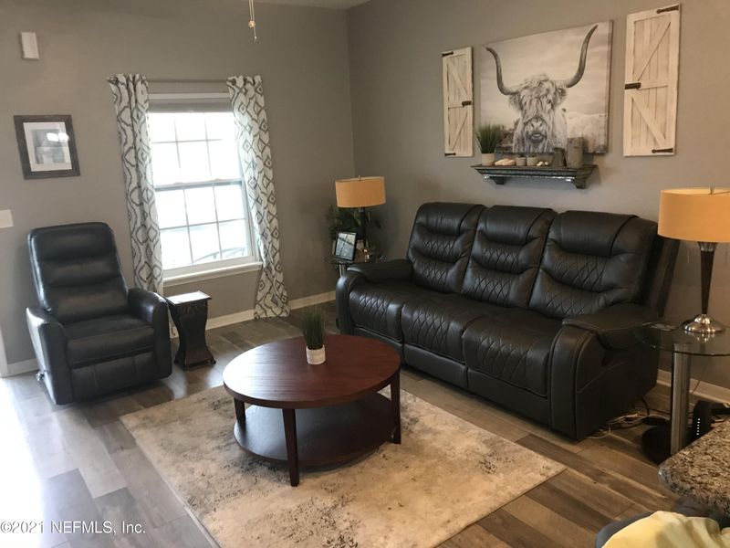 207 W Vivian Dr, Hastings, FL 32145