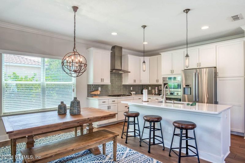 208 12th Ave S, Jacksonville Beach, FL 32250