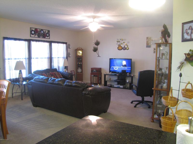 209 Pond Run Ln, Jacksonville, FL 32218